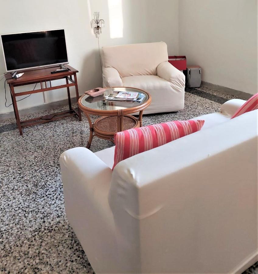 Villa Nel Salento - Ampie Camere E Giardino, Fino A 9 Persone Barbarano del Capo Exterior photo